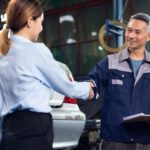 two people using trustworthy body language when shaking hands