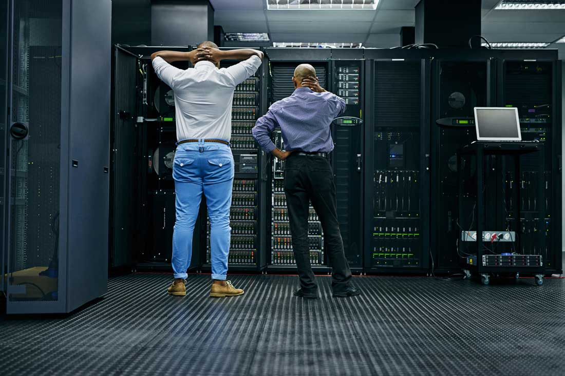 two server techs struggle with global it outage, global tech outage