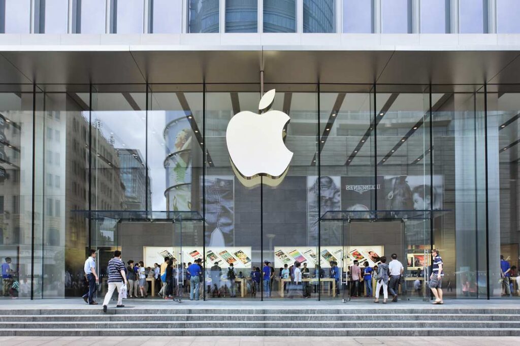 apple store full of customers