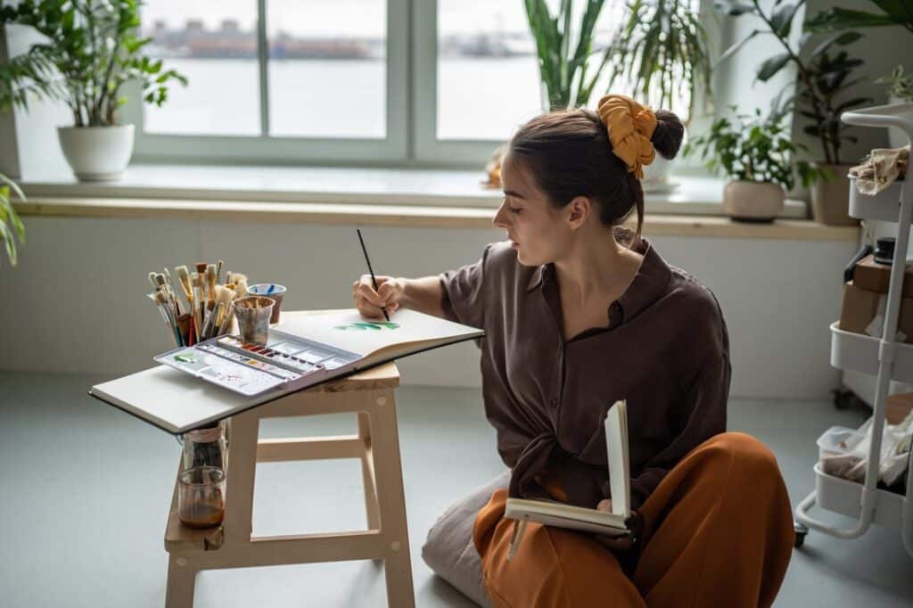 Young women Taking Small Breaks to Be Creative Can Boost Your Well-Being