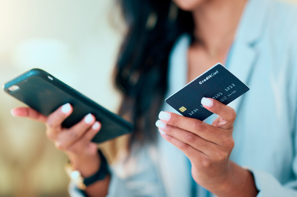 Women with smartphone using monarch money