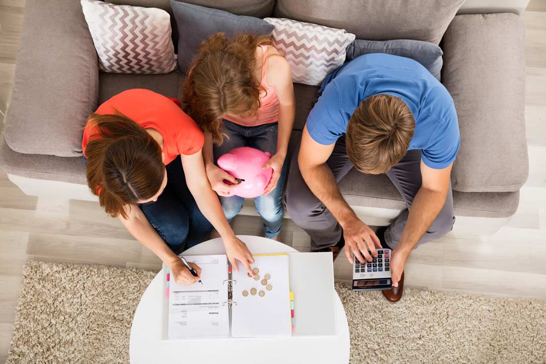 parents and young child facing the new realities of saving for college