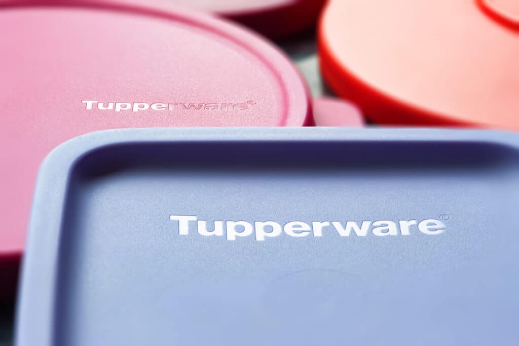 plastic tupperware containers