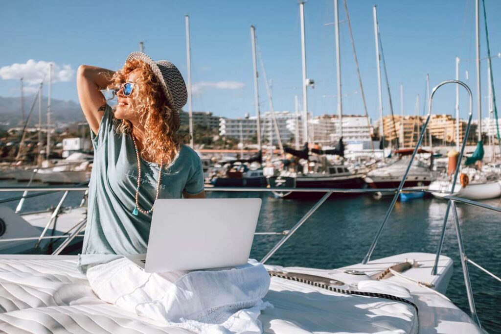 young women digital nomad travelling the world with remote work productivity tips